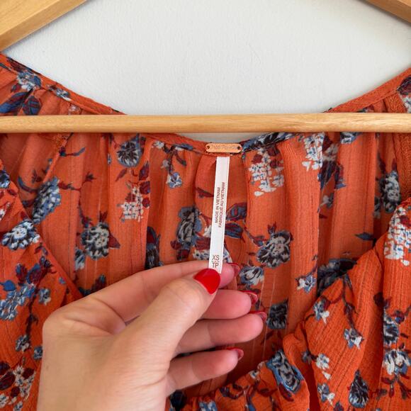 Free People Final Rose Print V-Neck Ruched Smocked Cropped Blouse Orange XS - Picture 5 of 9